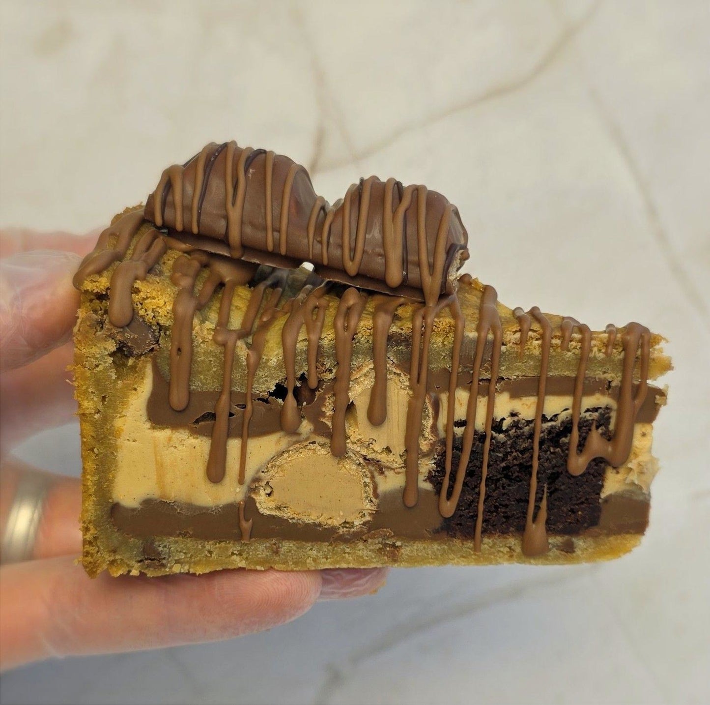 Kinder Bueno Cookie Pie slice