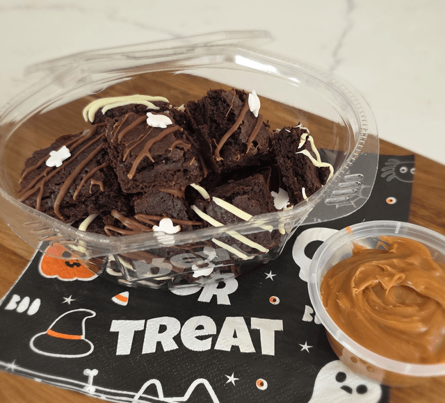 Spooky brownie bites and dip