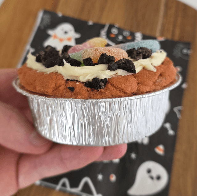 Dirt and worms cookie pie