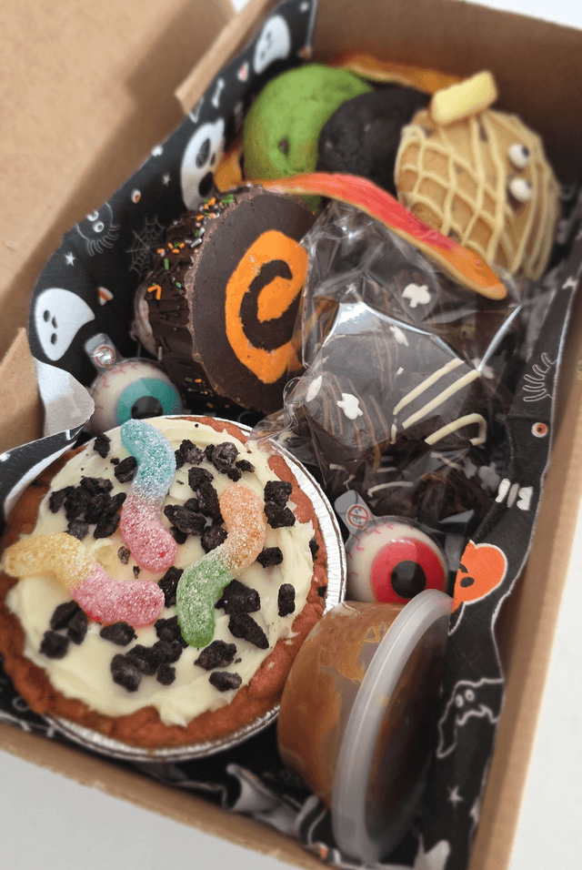 Halloween treat box (large)